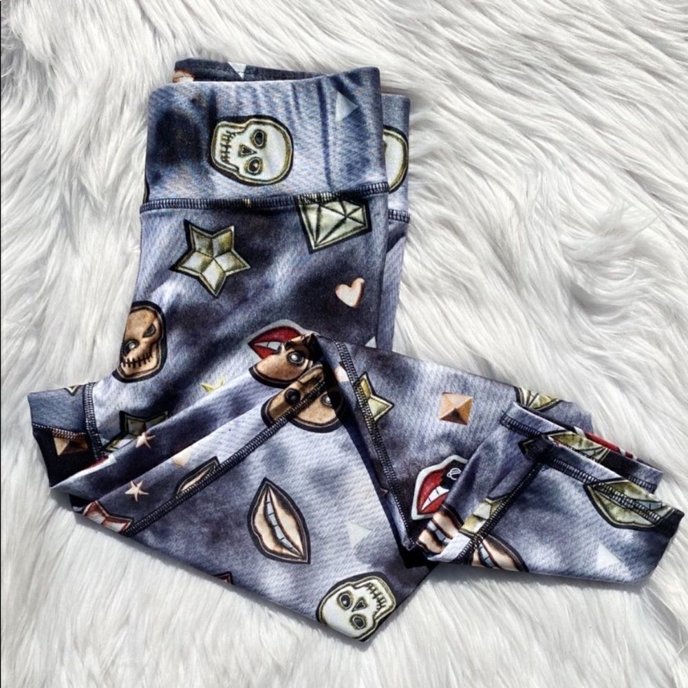 Terez Metallic Skull Stars & Lips Leggings Silver Red Black Size Small